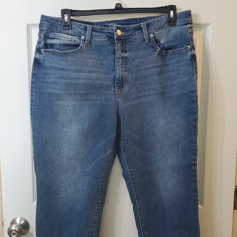 Time and Tru Women's Classic Mid-Rise Blue Jeans